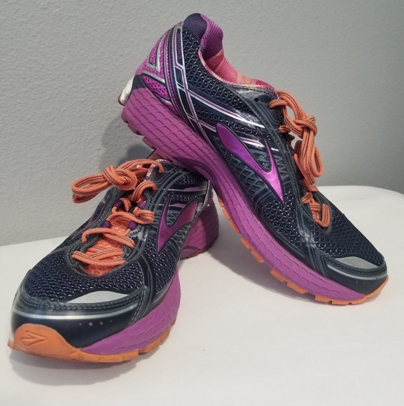 brooks adrenaline gts 15 womens size 11